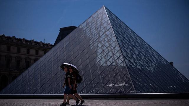 Europe sees more than 1,300 excess deaths amid brutal heatwave, WHO saysTemperatures have topped 40°C across parts of Europe this week, piling pressure on hospitals and first responders amid a surge in emergency callouts.Europe has recorded more than 1,300 excess deaths since 21 June as searing temperatures gripped the continent.#Europe #ExcessDeath #heat 