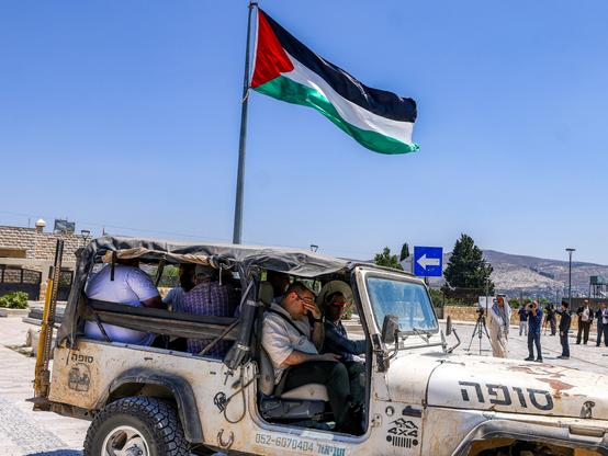 ⚡ NEWSIsraeli settlers intensify attacks on West Bank water suppliesIsraeli settlers have escalated violent assaults against Palestinians in the West Bank, specifically targeting water supplies. This sharp spike in attacks threatens Palestinian homes and livelihoods, marking a significant deterioration in the security...📰  #Geopolitics #GeoWire