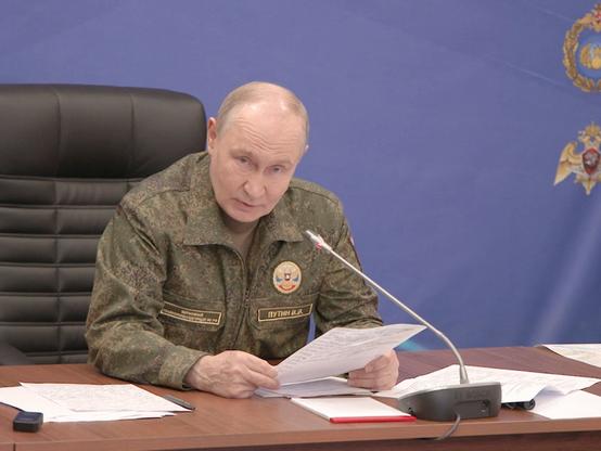 🟠 UPDATEUkraine strikes oil terminals near St. PetersburgUkrainian drones disrupted internet and flights in St. Petersburg; Russian strikes halted a gas facility in central Ukraine.📰 #Military #OilEnergy #Geopolitics #GeoWire
