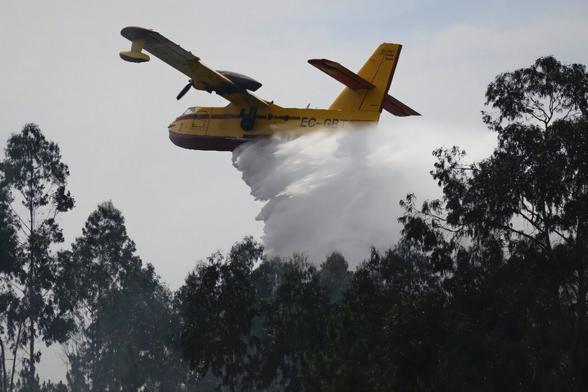 Thousands flee new wave of European wildfires #environment #wildfire #wildfires