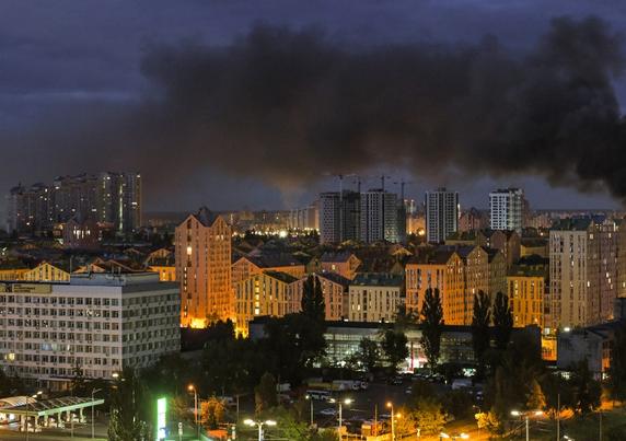 KYIV POST: Russian Missiles Strike Kyiv, Setting Warehouses and Cars Ablaze  Russia launched a ballistic missile attack on Kyiv in the early hours of Tuesday, striking warehouse facilities at two locations in the Holosiivskyi district. Falling debris also ignited vehicles in Darnytskyi as air defenses operated over the capital. #Ukraine