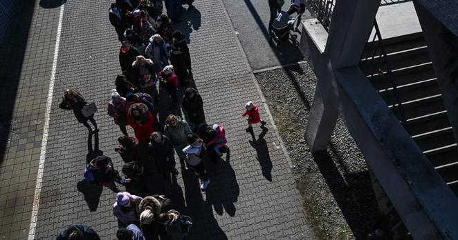 #EU countries have agreed to extend the temporary protection granted to Ukrainian refugees until 2028 - but have excluded men who could be called up to the military.