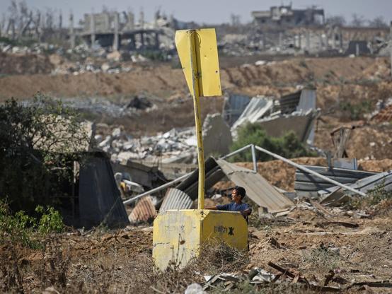 🟠 UPDATEIsrael intensifies airstrikes on Gaza City killing two PalestiniansUN official describes humanitarian situation in Gaza as desperate and states that Israeli violations of the ceasefire are intensifying.📰 #Geopolitics #GeoWire