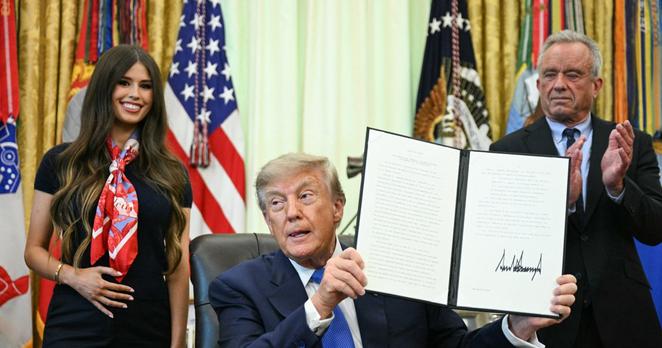 🟠 UPDATETrump Signs Executive Order on Vaccine ResearchThe executive order specifically aims to reduce the number of recommended vaccines for children from 18 to 11, reaffirming an overhaul previously announced by Robert F. Kennedy Jr.📰  #Geopolitics #GeoWire