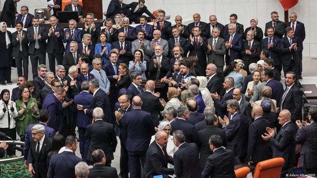 🟠 UPDATETurkey Approves Pardon Bill for PKK FightersThe law was backed by Turkeys parliament, marking a major step toward ending four decades of conflict with the PKK. It details how some militants can return to civilian life, but leaves Abdullah Ocalans future unresolved.📰  #Military #Geopolitics #GeoWire