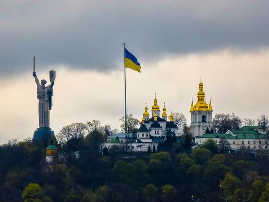 Russia launched ballistic missile and drone attacks on Kyiv early Aug. 20, killing five and injuring at least 23 people. The strikes damaged several residential buildings and a childrens hospital in the Solomianskyi district. #Russia