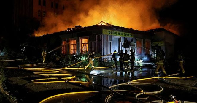 Il Sole 24 ORE - Italia: Guerra in Ucraina, ultime notizie. Notte di missili su Kiev: almeno sei mortiÈ stata una notte di pesanti bombardamenti su Kiev, colpita da una nuova offensiva aerea russa nelle prime ore di giovedì 20 agosto. Il bilancio provvisorio è di...Ukraine war, latest news. Night of missiles on Kyiv: at least six dead.It was a night of heavy bombardment on Kyiv, struck by a new Russian aerial offensive in the early hours of Thursday, August 20th. The provisional toll is…#Ukraine #Russian