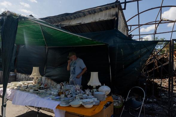 KYIV POST: At Least 6 Kyiv Markets Damaged or Destroyed in Russian Attacks Since 2022 Ten days after a Russian strike devastated Kyivs Pochaina flea market, vendors are selling salvaged goods on the street as they struggle to rebuild their livelihoods. #Ukraine