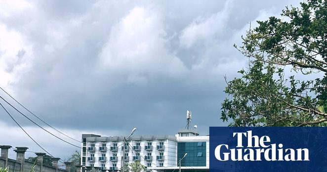 ⚡ NEWSUS Deportees Beaten and Detained in Equatorial GuineaTwo men deported from the US to Equatorial Guinea were allegedly bound, beaten, and forced down stairs by authorities. Approximately 30 other US deportees remain trapped in a Malabo hotel under poor conditions, with reports of violence and retaliation against those speaking out.📰 #USA #Geopolitics #GeoWire