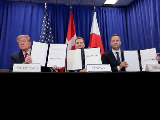 ⚡ NEWSUS Signs Security Deal with Denmark and GreenlandPresident Trump signed a security agreement with Denmark and Greenland leaders, permitting an expanded US military presence in Greenland. This move signals increased strategic American engagement in the Arctic region amid rising geopolitical tensions.📰 #Diplomacy #Military #Geopolitics #GeoWire