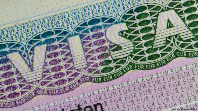 The European Union has begun developing practical implementation methods for visa restrictions targeting Russian participants in the war against Ukraine, following the legal framework established in its 21st sanctions package. #Russia #EU