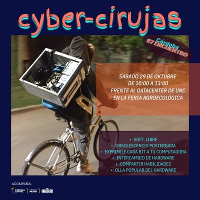 Persona andando en bicicletea con una computadora de escritorio al hombro.