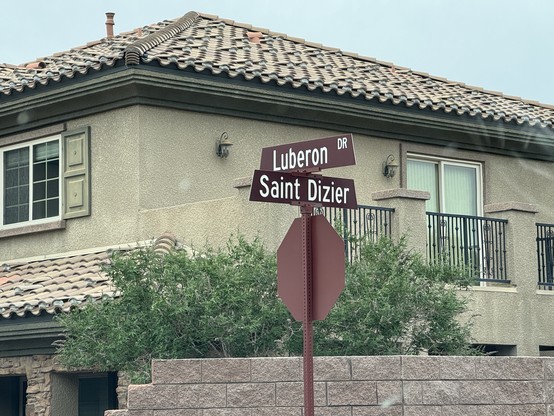 A street sign reads Saint Dizier