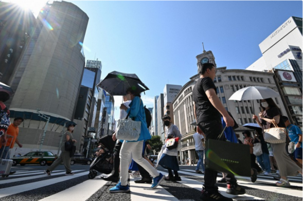 In Japan steigen die Temperaturen und damit auch die Zahl der Menschen, die wegen Hitzschlag behandelt werden müssen.