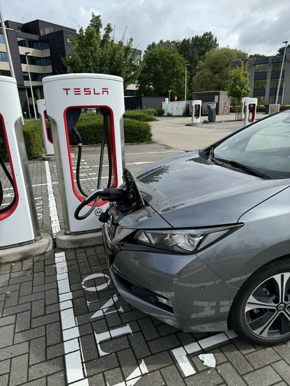 Fast charging a Nissan Leaf at a Tesla Supercharger with a CCS adapter