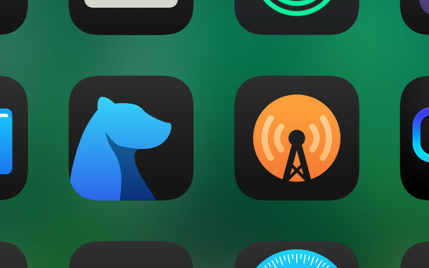 Cropped screenshot of an iPhone Home Screen running iOS18, with custom made app icons for Bear Notes and Overcast.