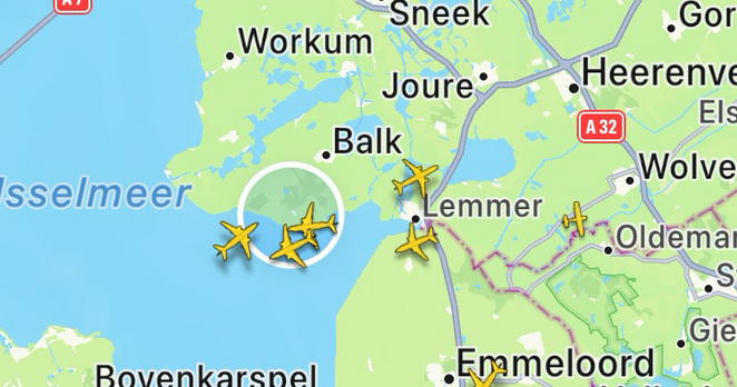 5 vliegtuigen boven Gaasterland via Flightradar