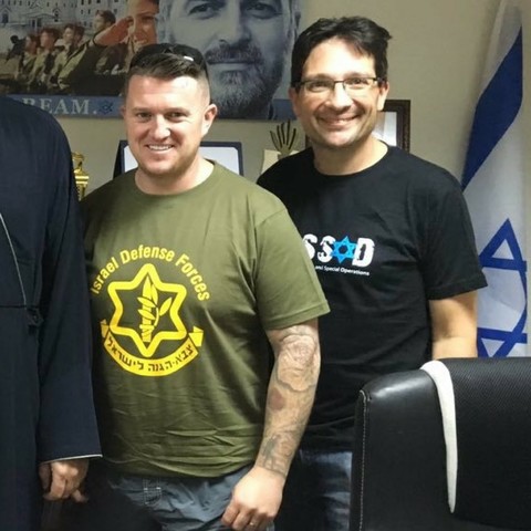 Tommy Robinson in Israeli Defesne Forces shirt next to man in mossad shirt. 

Source: adamemedia Twitter