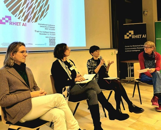 The picture shows the participants of the panel discussion "Is AI inevitable?" From left to right: Moritz Hardt, Annette Leßmöllmann, Esther Greussing, Eva Wolfangel.
