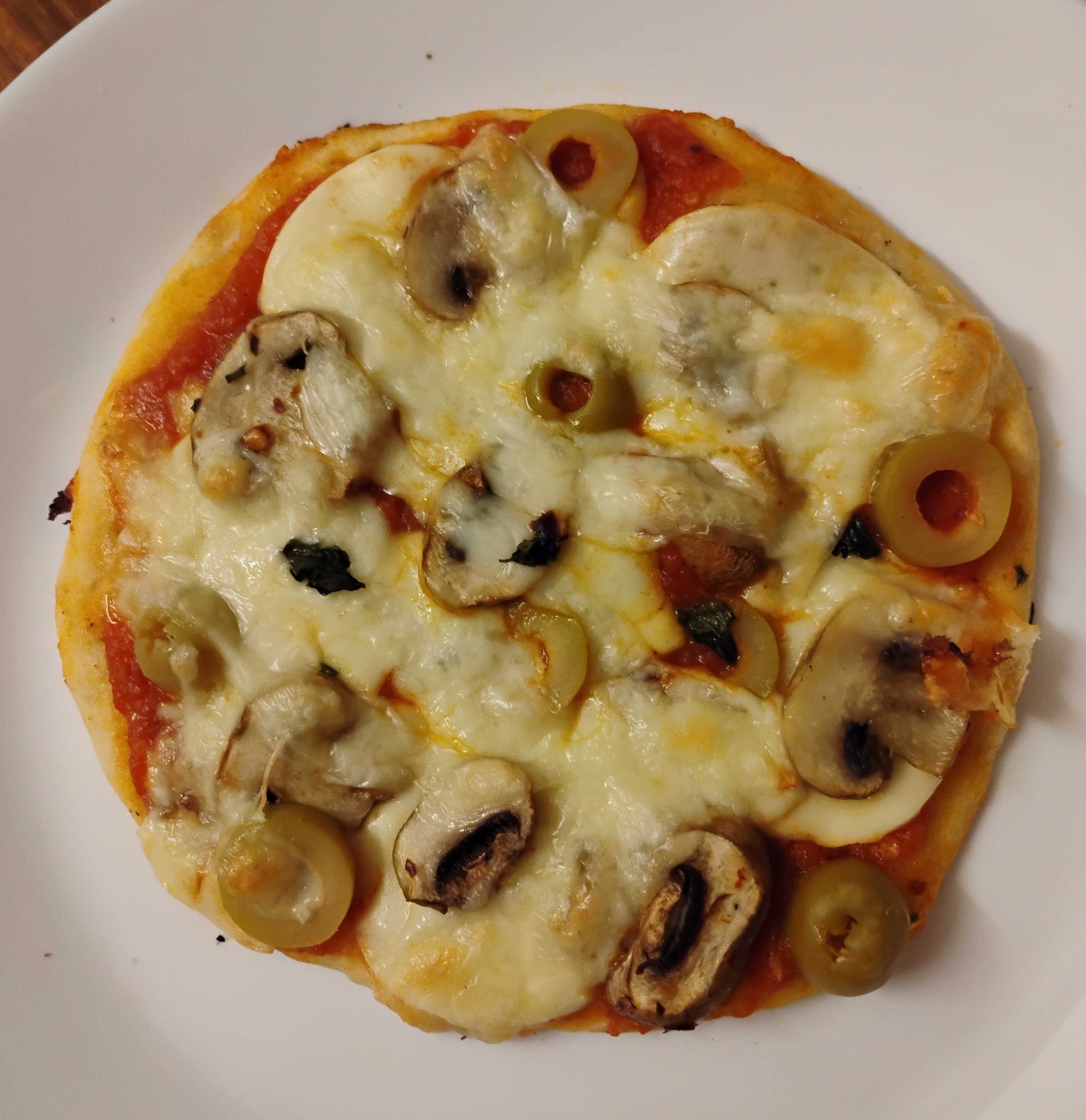 Freshly baked pizza topped with mushrooms and oxaca cheese 😁