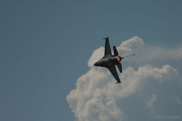 F-16 flying,  at Sun-N-Fun 2025