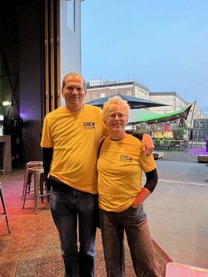 Mijn vrouw en ik als vrijwilligers bij de Nacht van de Vluchteling 