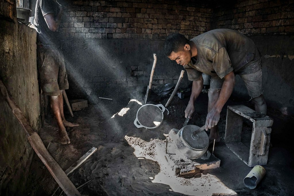 The activity of the workers in a small artisanal foundry of aluminium (Madagascar).
From the heart of Madagascar’s highlands comes a craft both timeless and essential.
In this part of the country, small artisanal foundries turn recycled aluminum from cans, scrap metal and bolts into pots, pans and decorative pieces like lemurs, zebus and baobabs.
Artisans melt aluminum in brick furnaces heated by charcoal, pour it into hand-carved sand molds and polish each piece to a brilliant shine.
This tradition began over a century ago when aluminum has been introduced to the town after World War I.
This legacy continues today in family-run workshops.
Website: <a href="http://www.robertopazziphoto.com/" rel="noreferrer nofollow">www.robertopazziphoto.com/</a>
Instagram: <a href="https://www.instagram.com/roberto_pazzi_photo" rel="noreferrer nofollow">www.instagram.com/roberto_pazzi_photo</a> The activity of the workers in a small artisanal foundry of aluminium (Madagascar).
From the heart of Madagascar’s highlands comes a craft both timeless and essential.
In this part of the country, small artisanal foundries turn recycled aluminum from cans, scrap metal and bolts into pots, pans and decorative pieces like lemurs, zebus and baobabs.
Artisans melt aluminum in brick furnaces heated by charcoal, pour it into hand-carved sand molds and polish each piece to a brilliant shine.
This tradition began over a century ago when aluminum has been introduced to the town after World War I.
This legacy continues today in family-run workshops.
Website: <a href="http://www.robertopazziphoto.com/" rel="noreferrer nofollow">www.robertopazziphoto.com/</a>
Instagram: <a href="https://www.instagram.com/roberto_pazzi_photo" rel="noreferrer nofollow">www.instagram.com/roberto_pazzi_photo</a>