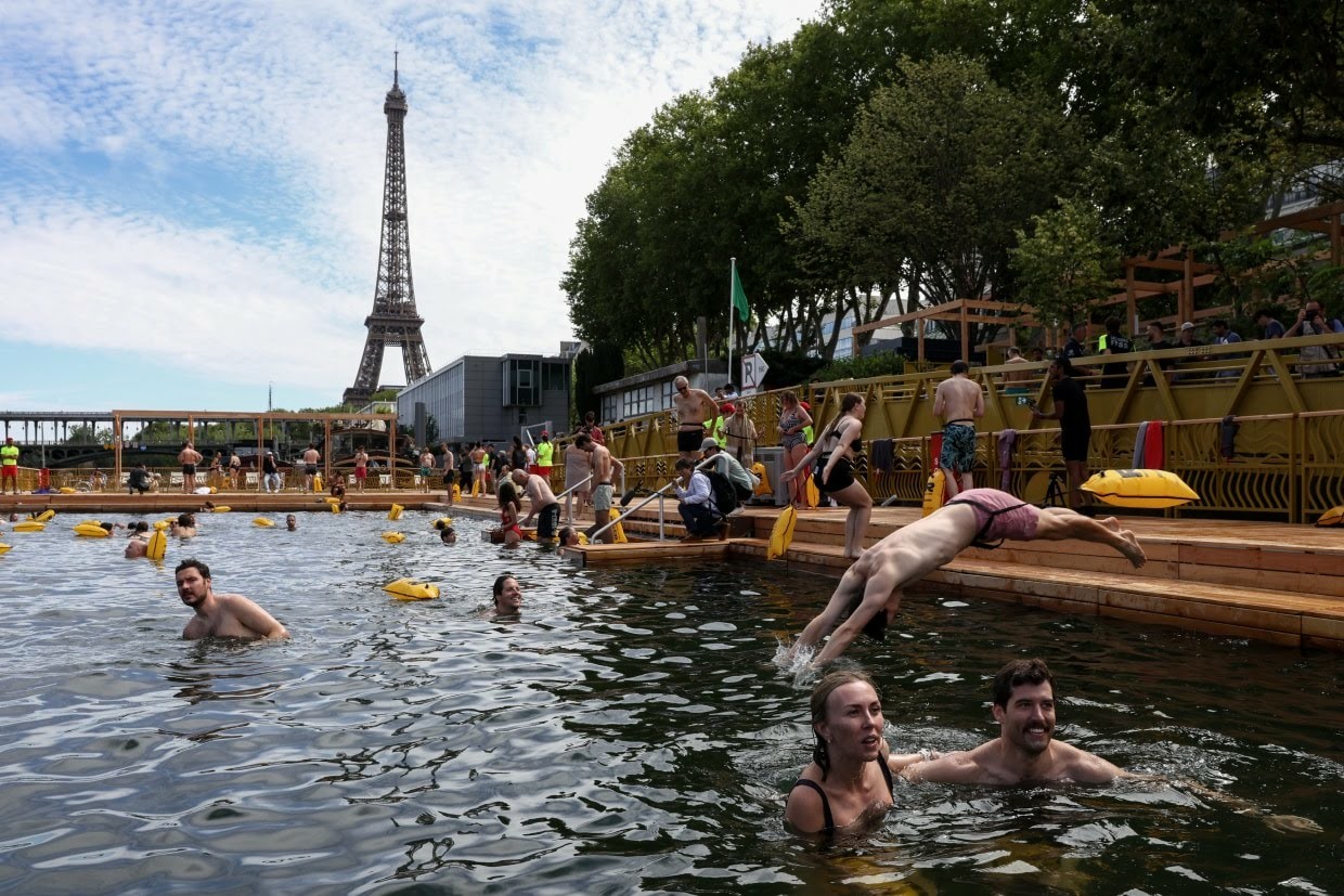 Swimming in the Seine