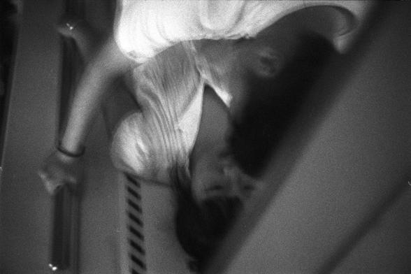 Ilford FP4 Plus 125 (FF)

📝 English Alt Text

A grainy black and white photograph taken at an angle, showing two individuals in close proximity. One person in a light-colored shirt has an arm extended toward a railing or bar, while the other is partially obscured and facing them. The photo’s obscure details and dim lighting create an ambiguous and introspective atmosphere.

🈶 中文替代文字（Alt Text）

一张倾斜拍摄的黑白颗粒照片，画面中两个人靠得很近。穿浅色衬衫的其中一人伸出手臂，似乎抓着栏杆，而另一人则面向他，部分被遮挡。图像细节模糊、光线昏暗，营造出一种朦胧而耐人寻味的氛围。