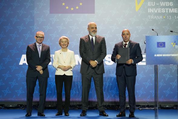 EU-Western Balkans Investment Forum (13–14 October 2025 | Tirana, Albania) | Signing of the Joint Declaration by the European Commission, GÉANT, and 4iG Group. Picture by 4iG Group.
