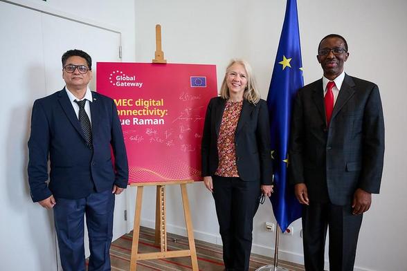 From left to right: Devashish Chanda (Head of Department at NKN), Lise Fuhr (CEO of GÉANT), Madara Ogot (CEO of the UbuntuNet Alliance). Picture by DG INTPA/EC.
