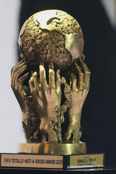 FIFA peace prize met als opschrift: FIFA totally-not-a-bribe award 2025