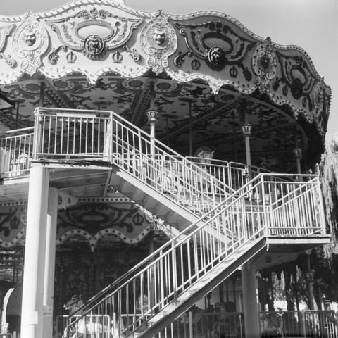 Lucky SHD 400 (6x6)

English Alt Text: A black-and-white photograph of a grand two-story carousel with ornate decorations. The upper facade features intricate designs, including sculpted faces and patterns. A metal staircase with railings leads from the ground to the second level. Decorative columns support the roof. The image showcases the architectural beauty and craftsmanship of vintage amusement rides, evoking a sense of wonder and nostalgia.

中文替代文字： 这是一张黑白照片，展示了一个宏伟的双层旋转木马，装饰华丽。上层外墙饰有精致的雕…