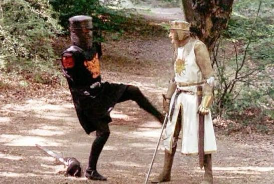 Black knight uit The Holy Grail, zonder armen, probeert King Arthur te schoppen.