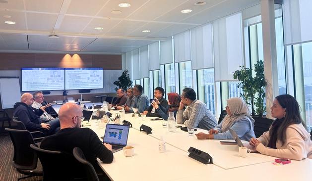 GÉANT hosted a delegation from the Ministry of Higher Education of Malaysia, MYREN, Universiti Sains Malaysia, and TIME dotCom Berhad at our Amsterdam office | Group photo 1