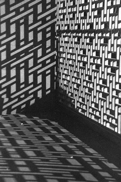 Ilford FP4 Plus 125 (FF)
##English

This black-and-white image captures the shadow of a geometric lattice pattern projected onto a wall. The pattern consists of repeated rectangular and square shapes, creating a strong contrast between light and shadow. The shadow is sharp and well-defined, suggesting a bright light source and a clear day.
##中文

这张黑白照片展示了投射在墙上的几何格子图案的影子。图案由重复的矩形和正方形组成，形成强烈的光影对比。影子清晰锐利，表明光源明亮且天气晴朗。