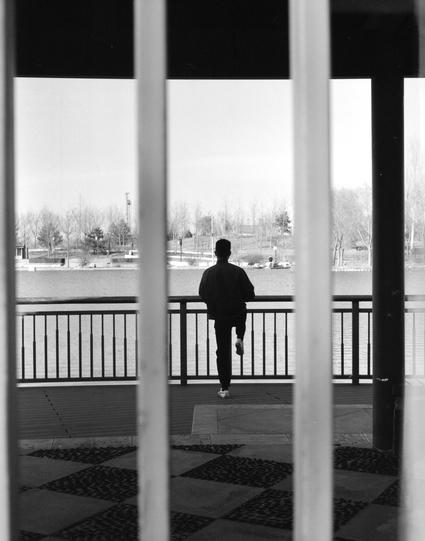 Lucky LUCKY SHD 400 (6x7)

English
A black-and-white photograph showing a person standing on a balcony or terrace, looking out over a body of water. The person is seen from behind, wearing a jacket and pants. The scene is framed by vertical bars in the foreground, and the background features a lake or river, with trees and open space visible in the distance.
中文
一张黑白照片，展示一个人站在阳台或露台上，眺望着远处的水面。这个人从背后拍摄，身穿夹克和裤子。前景有垂直的栏杆，背景是湖泊或河流，远处可见树木和开阔空间。