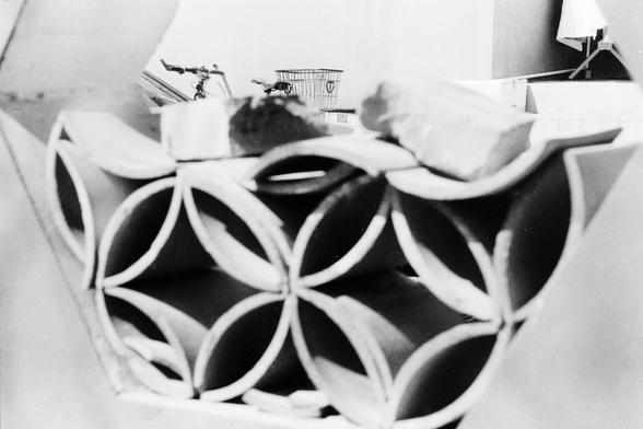 Lucky LUCKY SHD 400 (FF)

##English
A black-and-white close-up photograph of a decorative window or screen with a geometric pattern. The design consists of overlapping circular and petal-like shapes, creating a symmetrical and intricate lattice. The background is blurred, focusing attention on the detailed craftsmanship of the pattern.
##中文
一张黑白特写照片，展示了一个装饰性窗户或屏风，其上有几何图案。设计由重叠的圆形和花瓣状图形组成，形成对称且复杂的花格。背景模糊，突出了图案精细的工艺细节。