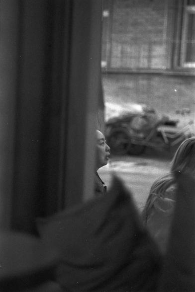 Ilford FP4 Plus 125 (FF)

English
A black-and-white photograph taken through a window, showing a blurred view of a person in profile. The person appears to be outdoors, with their face partially illuminated by light. The background outside the window is out of focus, showing indistinct shapes and textures, possibly of a street or alleyway.
中文
一张通过窗户拍摄的黑白照片，展示了一个模糊的侧面人物。这个人似乎在室外，脸部部分被光线照亮。窗外的背景是模糊的，显示出不清晰的形状和纹理，可能是一条街道或小巷。