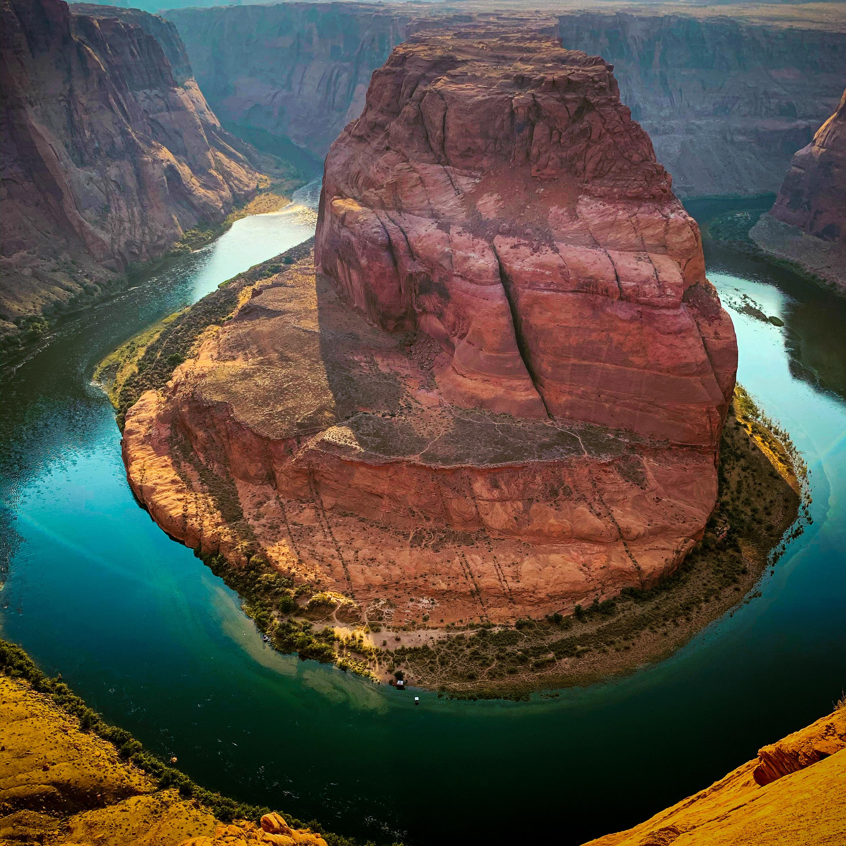 Horseshoe baend is a enormous sandstone rock, carved around the mighty Colorado River. The river sweeps around the monolith creating a horseshoe in the river.