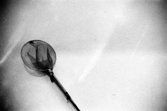 Lucky LUCKY SHD 400 (FF)

English
A black-and-white photograph of a ladle with a long handle, resting on a smooth, light-colored surface. The ladle's bowl is round and slightly tilted, casting a soft shadow.
中文
一张黑白照片，展示了一个带有长柄的捞网，放置在光滑的浅色表面上，略微倾斜，投射出柔和的影子。