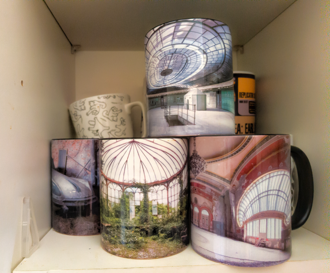 photo mugs on shelf