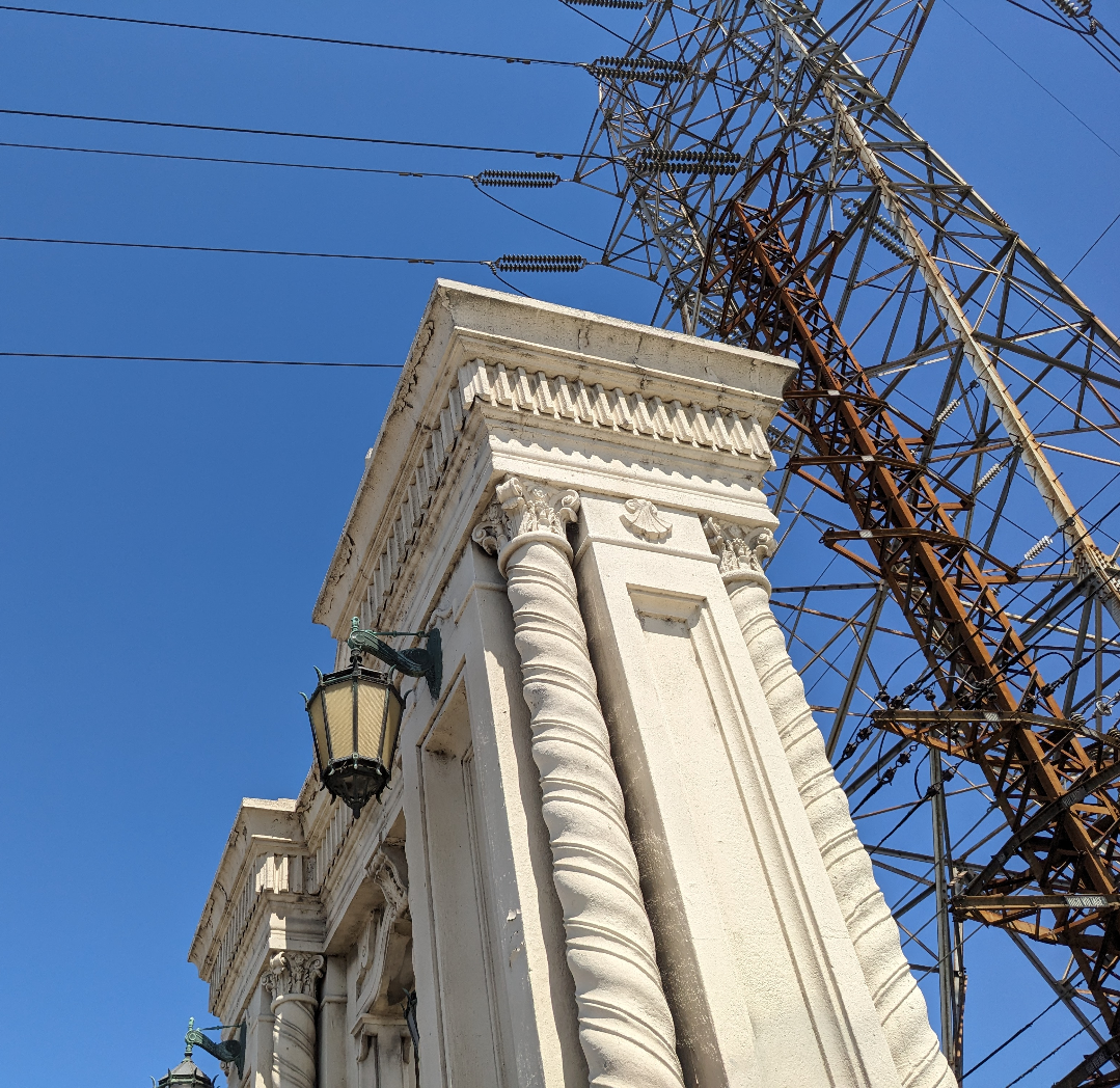 Detail of the bridge. Arch and tower
