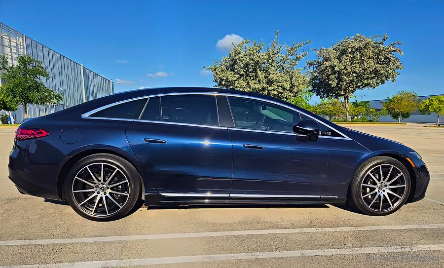 Blue Mercedes EQS580