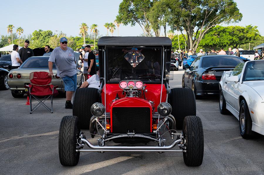 Custom red Ford T Bucket (1923)