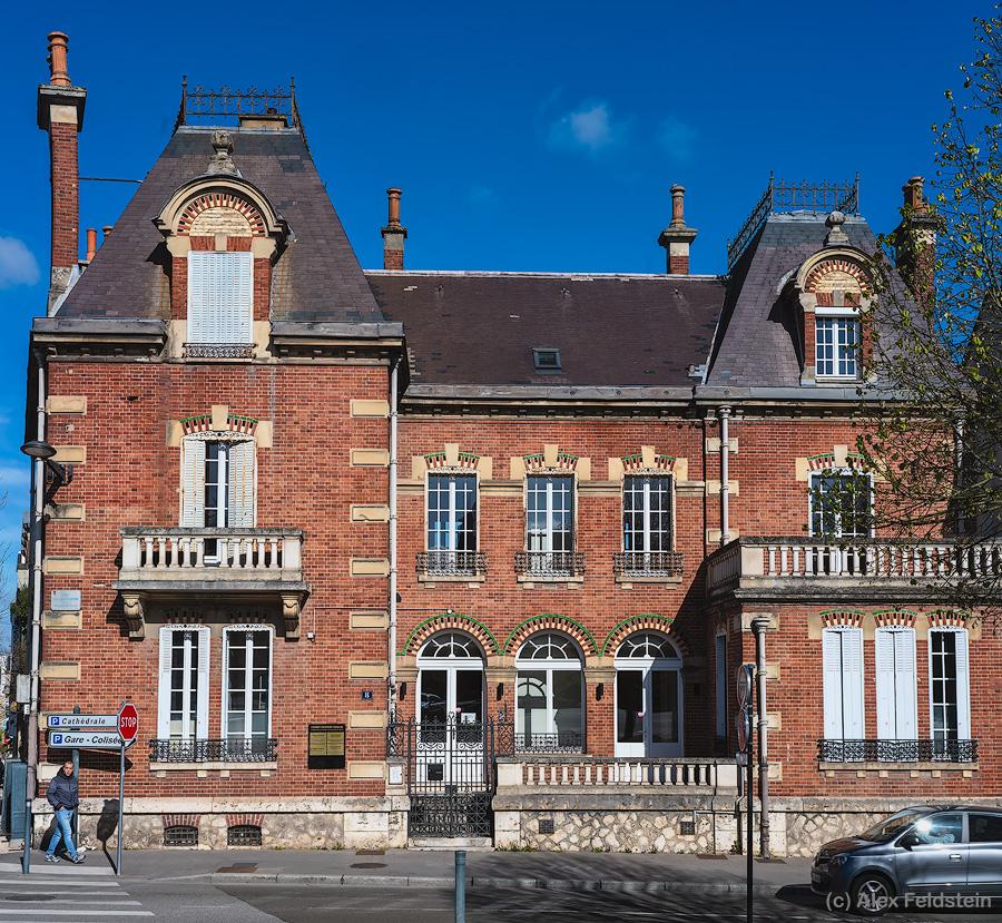 Nice old big building in Chartres