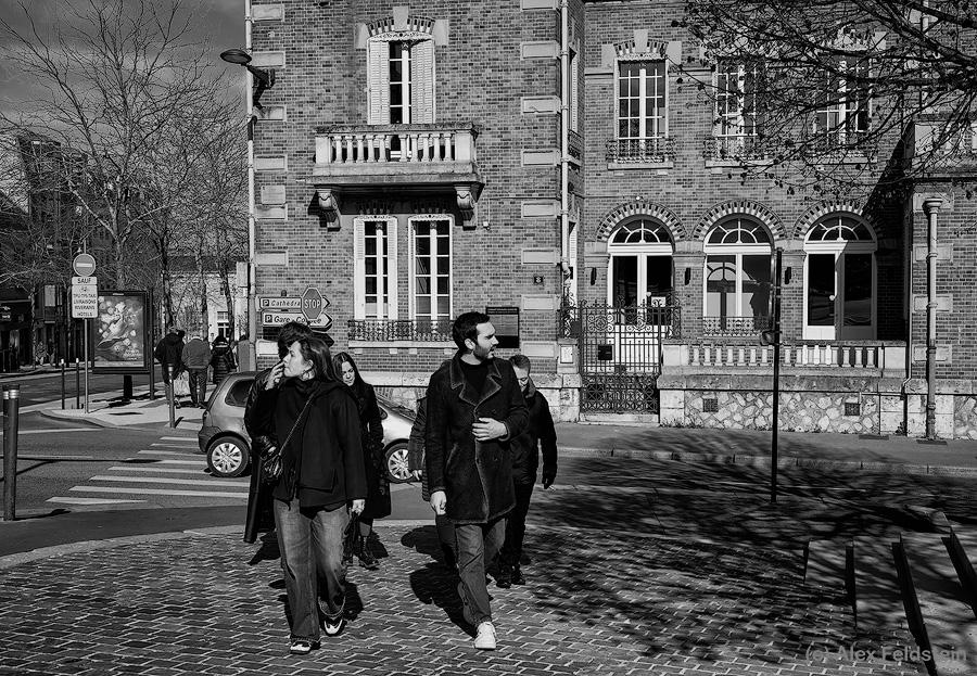 People walking in Chartres
B&W
