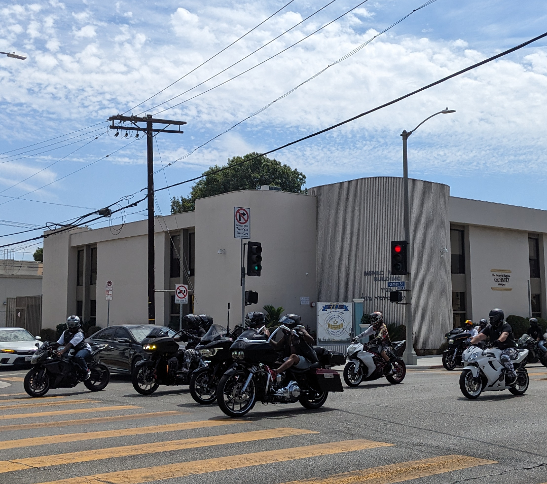 Lots of motorcycles taking up 2 lanes