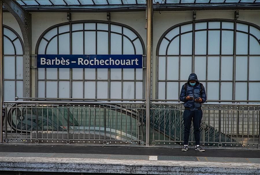 Man waiting at a Paris Metro station