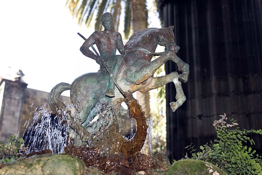 Bronze statue of George and the Dragon topping the fountain inside the Gothic cloister courtyard of the Cathedral of the Holy Cross and Saint Eulalia, Barcelona. The statue was sculpted by Emili Colom i Comerma in 1970. 



Canon EOS 400D DIGITAL
ISO: 200
Shutter Speed: 1/60
Aperture: 5.6

Lens: EF35mm f/2
Focal Length: 35.0 mm (35 mm equivalent: 56.6 mm)
Hyperfocal Distance: 11.78 m
Field Of View: 35.3 deg

GPS Position: 41° 23′ 02″ N, 2° 10′ 35″ E
Basilica Catedral Metropolitana de la Santa Creu i Santa Eulàlia, Plaça de la Seu, Barri Gòtic, Barcelona

2008:03:14 10:02:15
Copyright: © Matthew Malthouse 2008